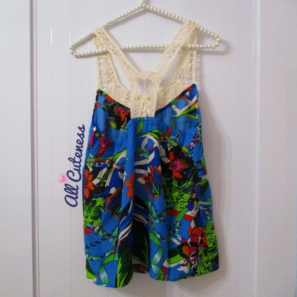 Available Floral Sleeveless Top Size L - Picture 5 of 6